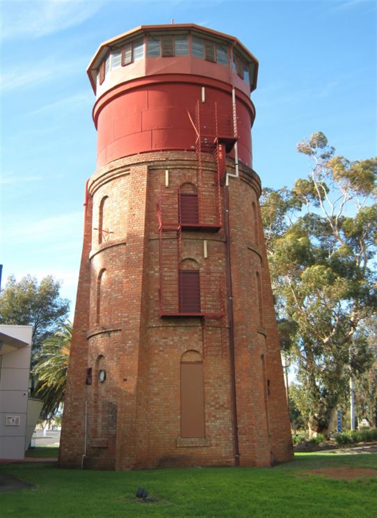 Explore the Lester Smith Lookout Tower - Gannawarra Shire Council