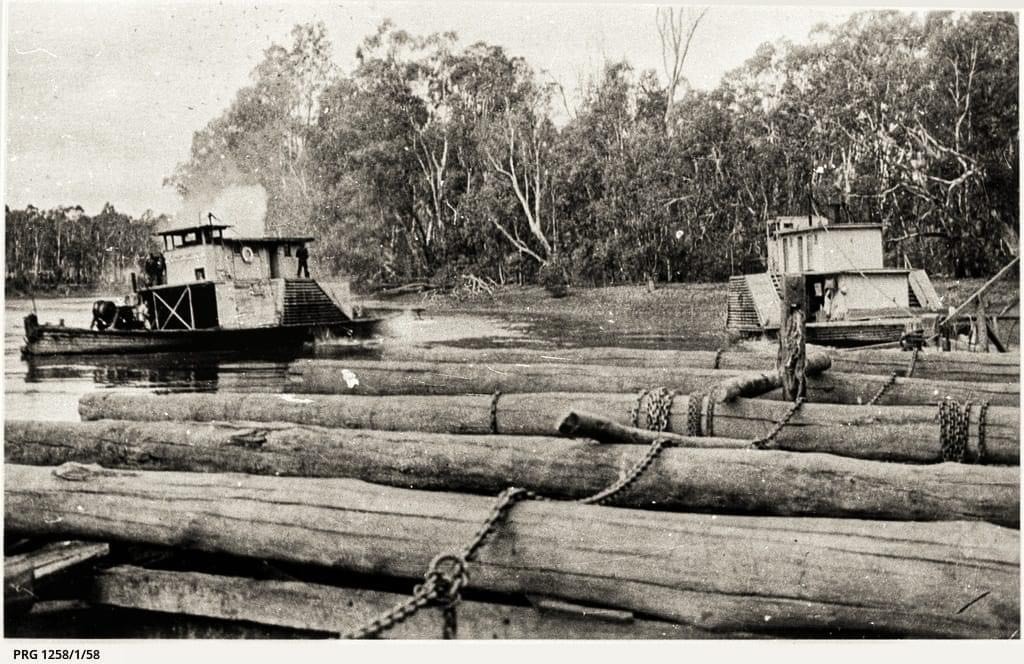 AA towing logs to Koondrook mill.jpg